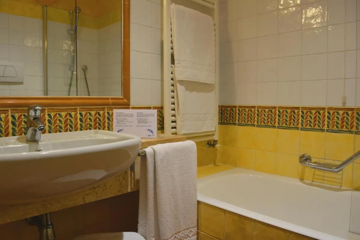 Tranquil Lantana Resort 2 Bedroom Apartments For 7 People Pula